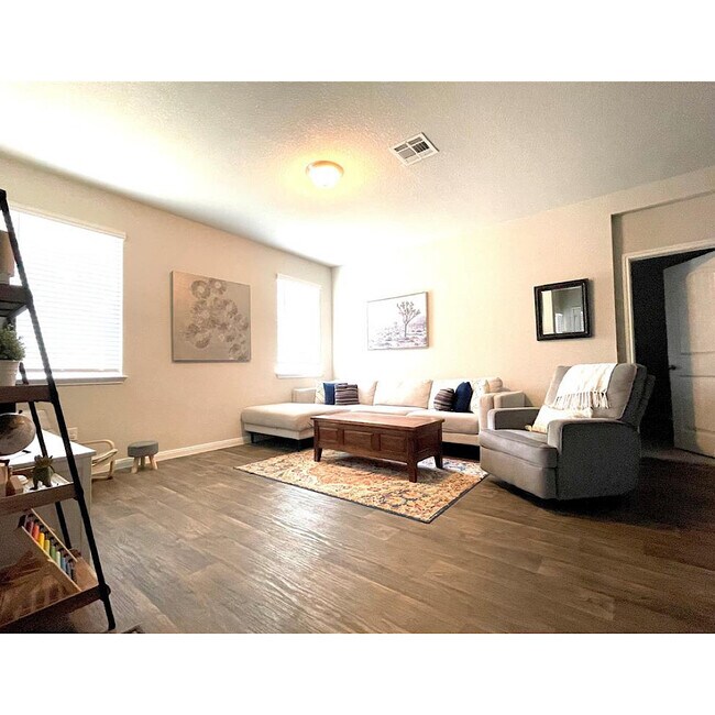 Living room - 101 Naset Dr