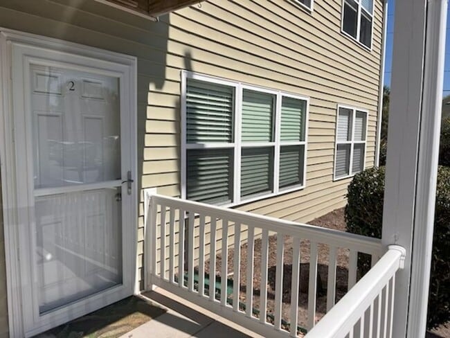 2 bedroom 2 bath condo located close to beaches, shopping and restaurants - 2 bedroom 2 bath condo located close to beaches, shopping and restaurants