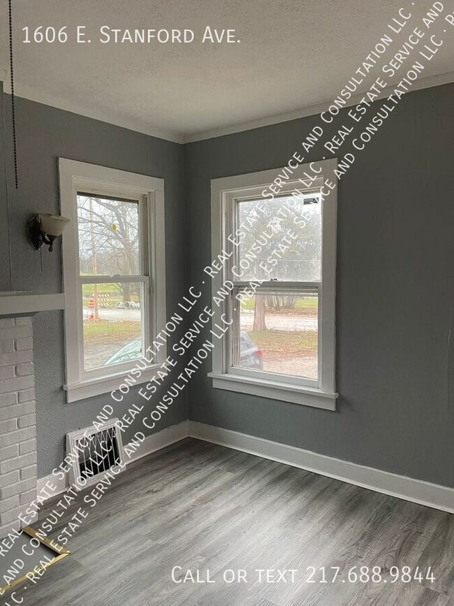 Building Photo - 1606 E Stanford Ave