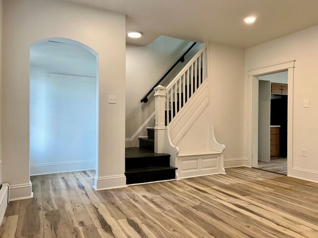 Building Photo - 19 E 3rd St