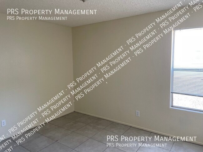 Foto del edificio - 465 W Ivyglen St