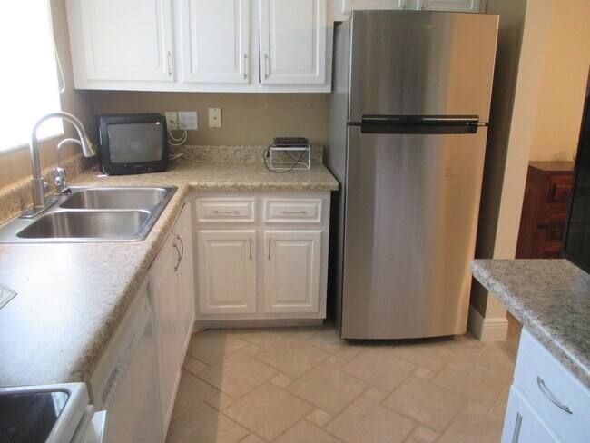 Foto del edificio - 106 Lake Dora Dr