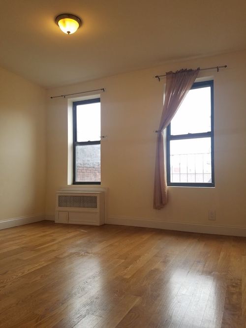 Primary Photo - 110 E 116th St