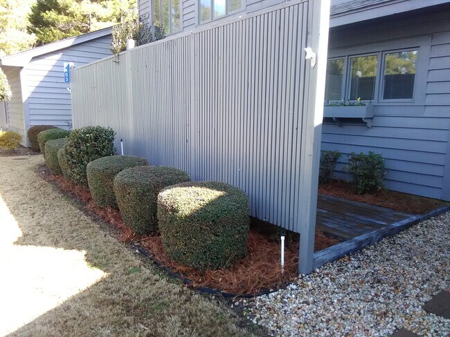 Building Photo - 1402 Sherbrooke Cir