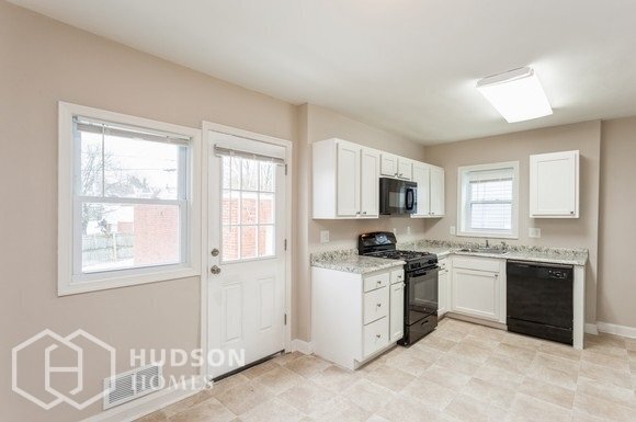 Foto del edificio - 5319 Plainfield Ave