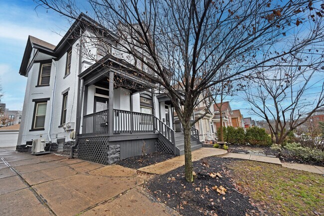 Foto del edificio - 1359-3 Burdette Ave