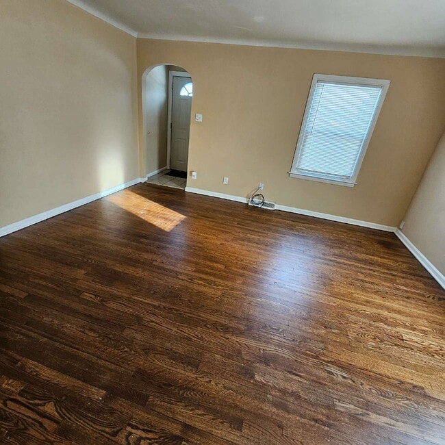 Building Photo - 2 Bedroom, 1 Bath Ranch with Good Sized Living Room, Laundry Room, Hard Wood Flooring, Deck.