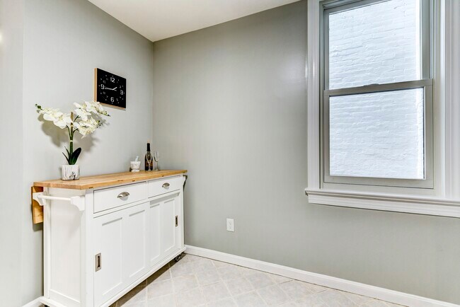 Kitchen - 510 D St NE