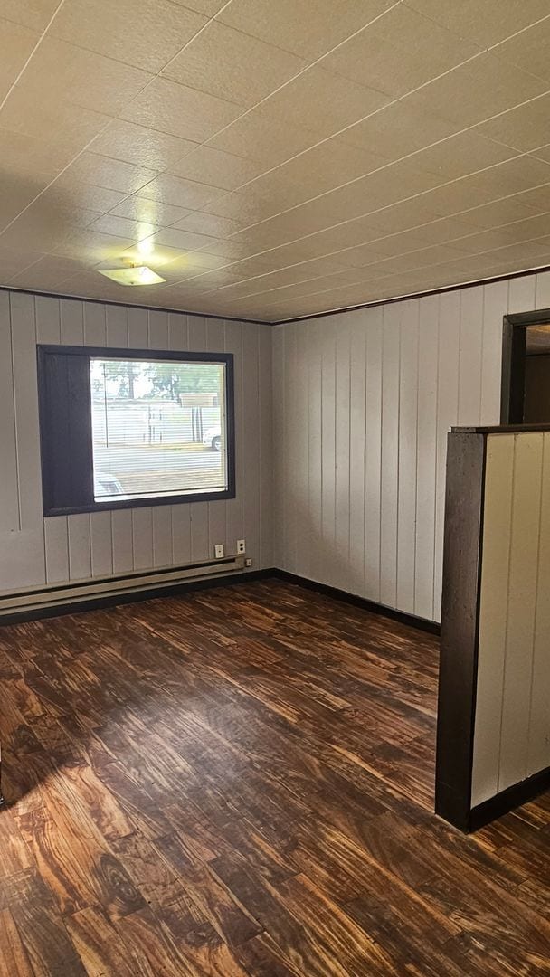 Building Photo - 1 bedroom duplex close to shopping