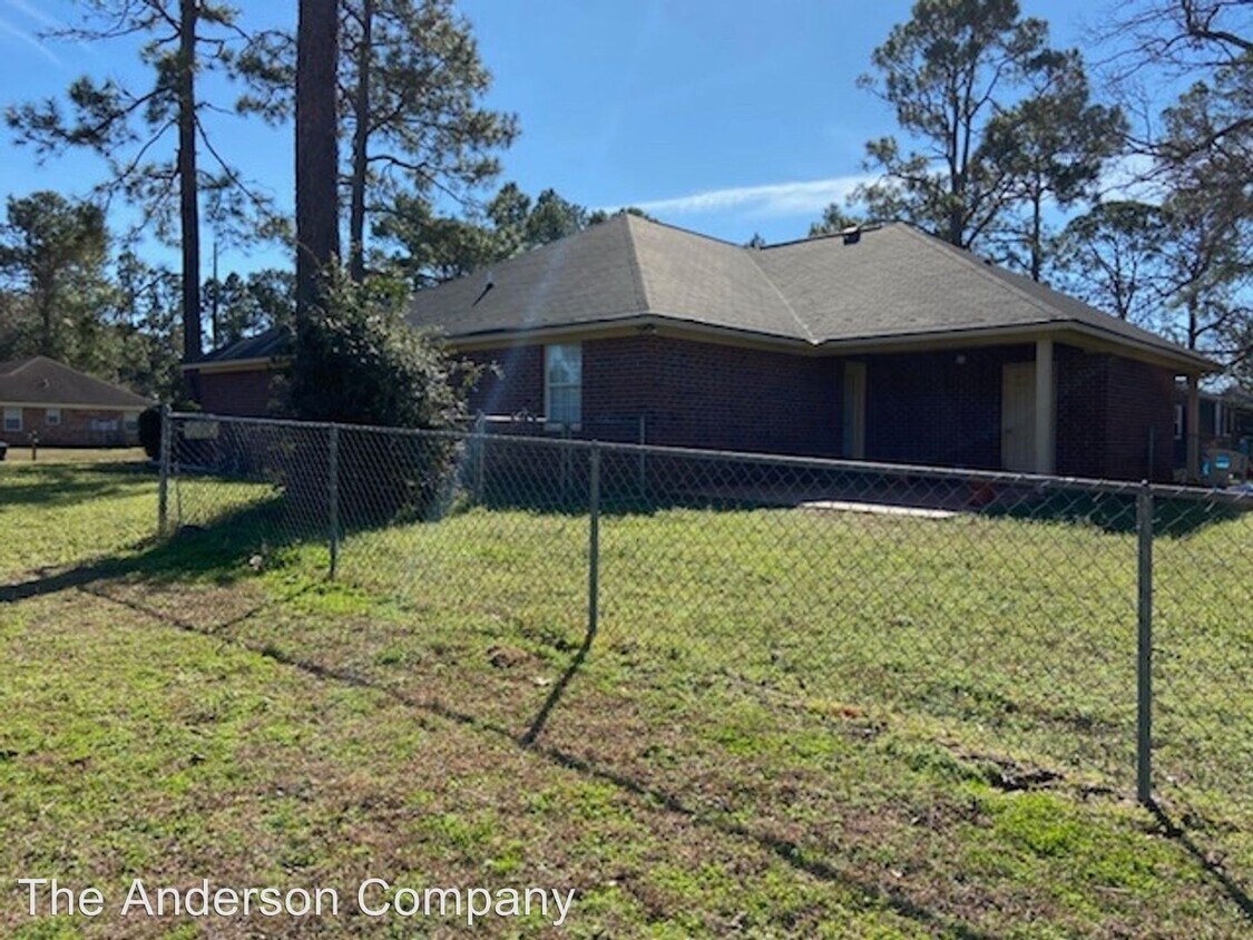 102 Ravenwood Ct, Albany, GA 31701 House for Rent in Albany, GA