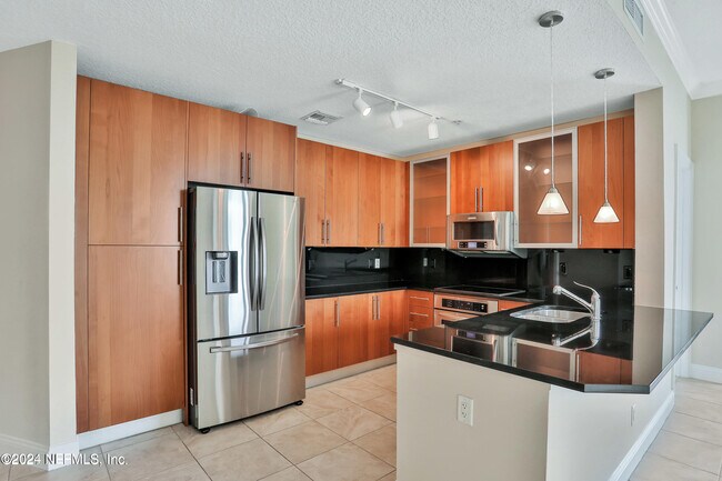 Building Photo - 1431 Riverplace Blvd