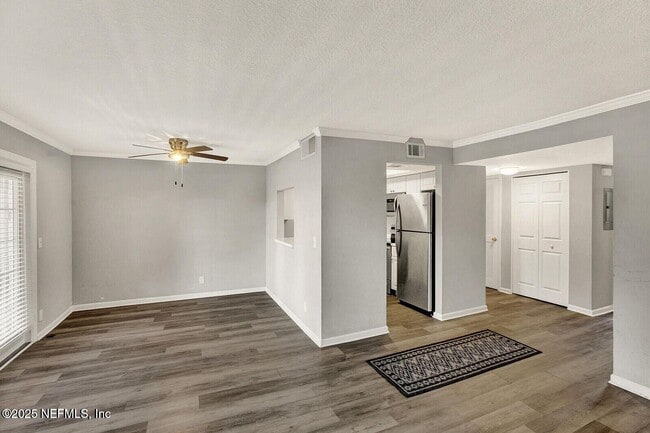 Building Photo - 6646 La Mirada Dr E