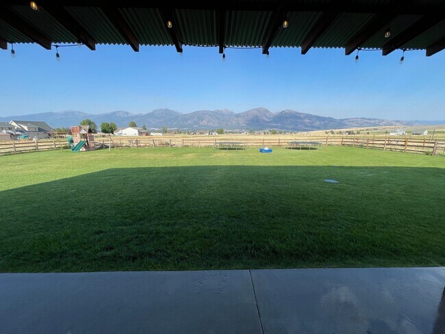 Foto del edificio - 5655 Longview Dr
