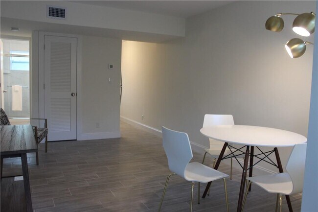 Building Photo - 4312 Sea Grape Dr