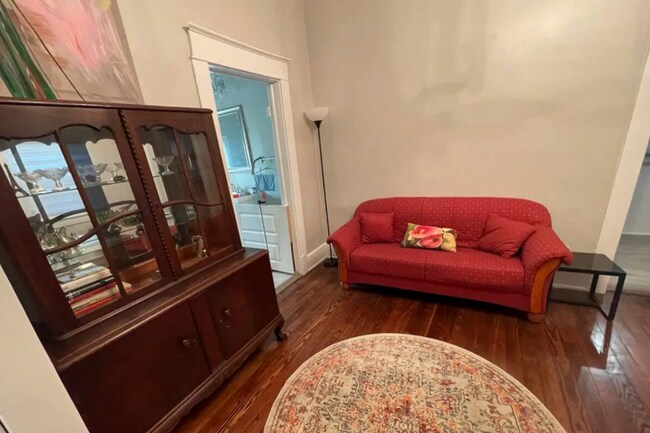 Building Photo - 506 W 48th St