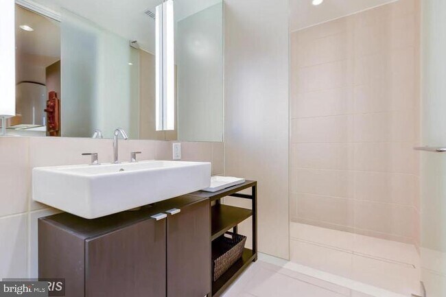 Foto del edificio - 925 H St NW