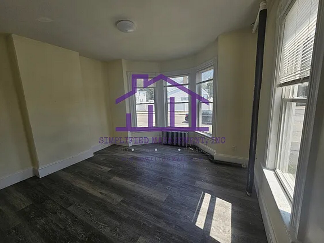 Foto principal - 5-Bedroom, 1-bathroom Unit available in Dover, NH!