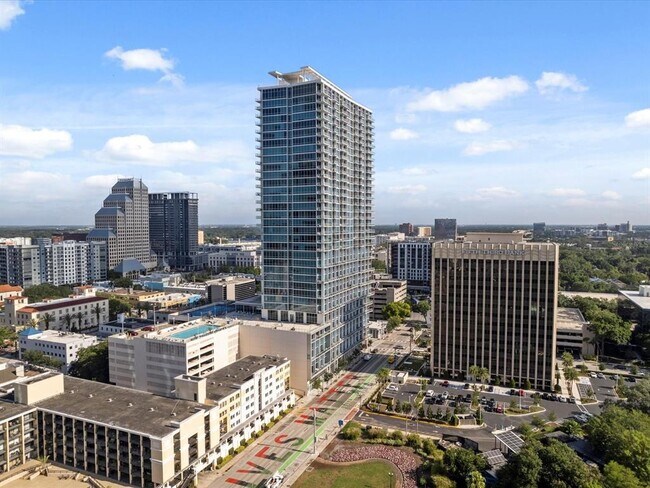 Foto del edificio - 150 E Robinson St