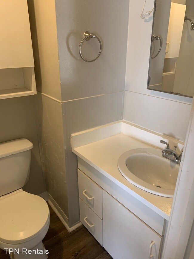 Building Photo - 2 br, 2 bath House - 160 1/2 Robinson Pl