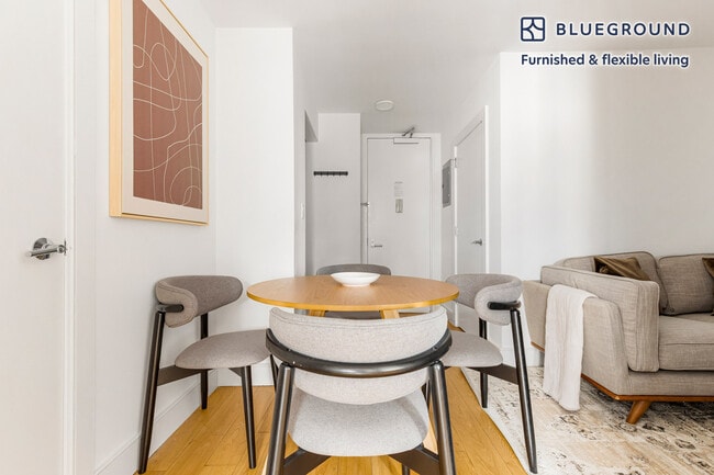 Foto del edificio - 230 E 44th St