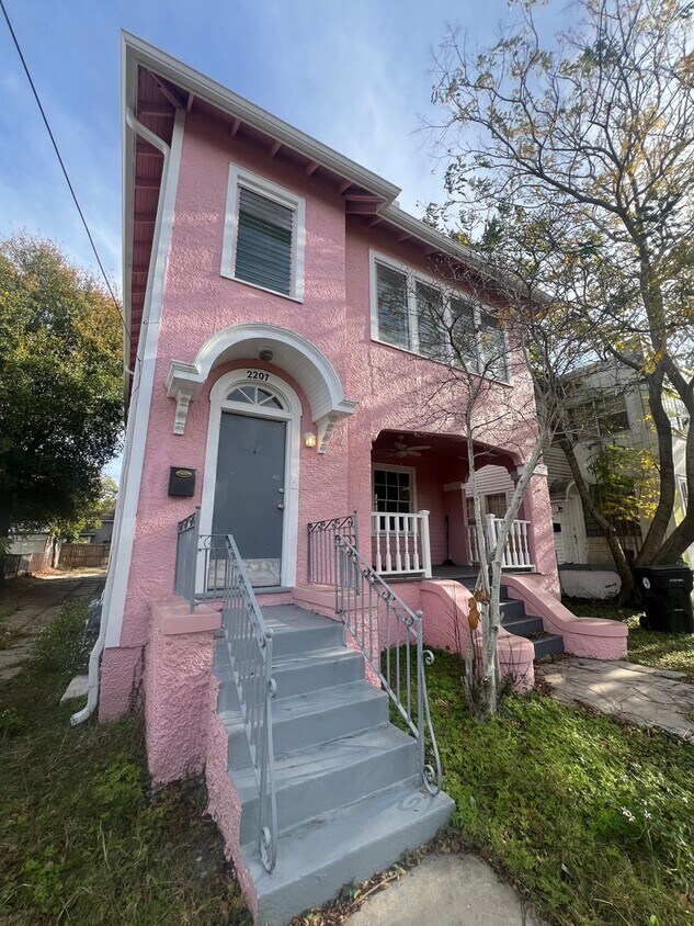Primary Photo - 2207-2207 Broadway St