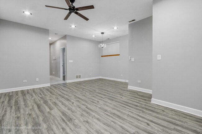 Building Photo - 5971 N Elston Ave