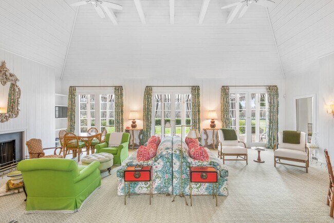 Foto del edificio - 171 Wyandanch Ln