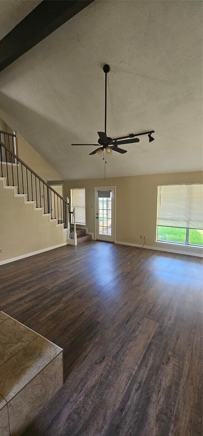Foto del edificio - 3511 Meadowcrest Ln