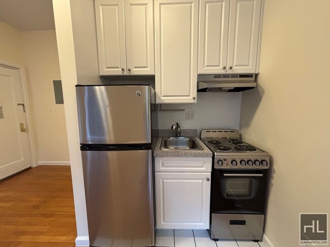 Building Photo - WEST 72 STREET