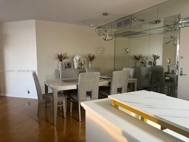 Foto del edificio - 3530 Mystic Pointe Dr