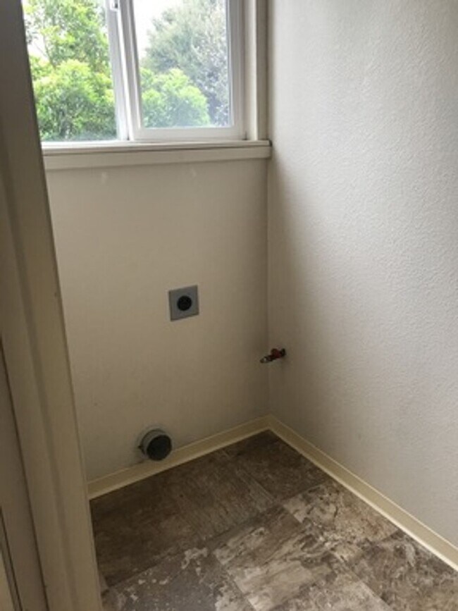 Foto del edificio - 1493 Larissa Cir