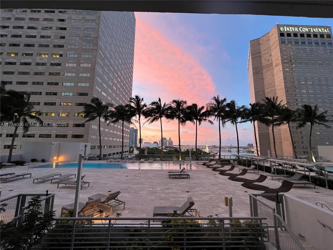 Foto principal - 325 S Biscayne Blvd