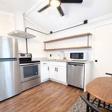 Building Photo - 4630 Woodside St