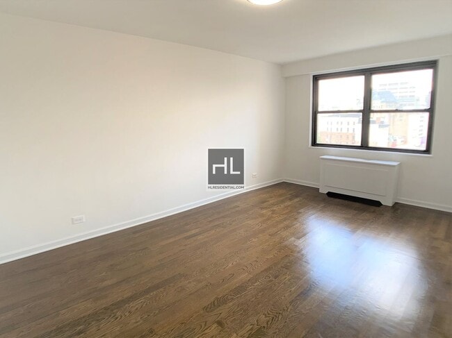 Building Photo - E 16 ST