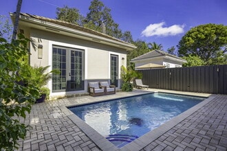 Building Photo - 505 SW 16th Ct