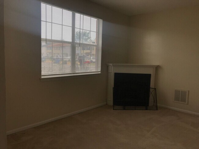 Foto del edificio - End Unit Townhouse in Virginia Beach