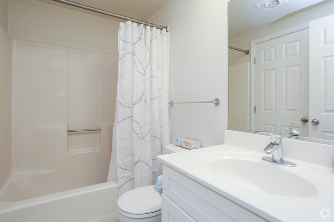 Bathroom - 2BR, 1BA - 926SF - Pondside at Littleton