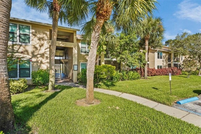 Foto del edificio - 4045 Crockers Lake Blvd
