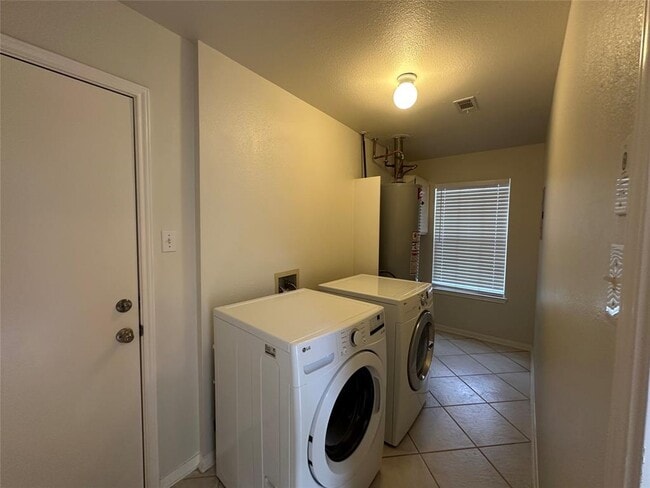 Building Photo - 1211 Fenway Park