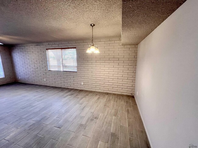 Building Photo - 2130 S 11th Ave