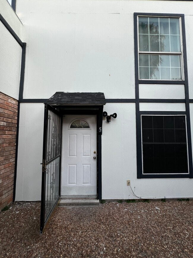 Building Photo - 309 McFadden Dr