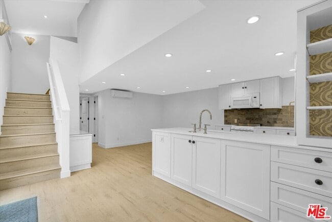 Building Photo - 245 21st St
