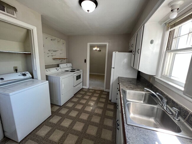 Foto del edificio - Pre-Leasing for 24/25 School Year!