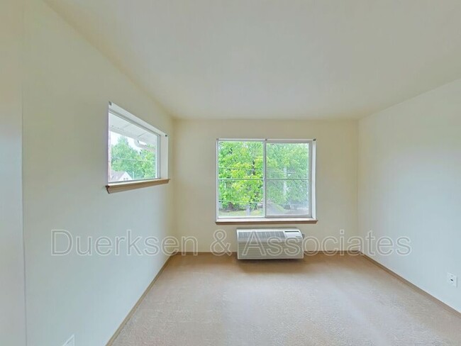 Foto del edificio - 2960 NW Tyler Ave
