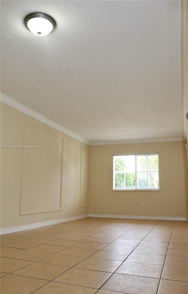 Foto del edificio - 1240 SE 28th Ct