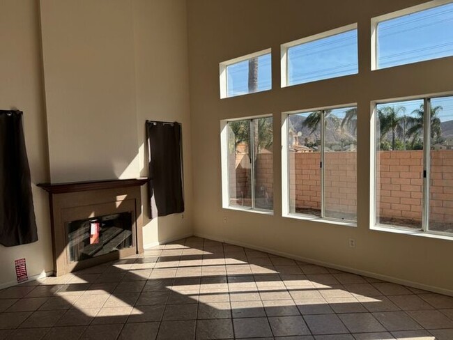 Foto del edificio - Cozy 3 Bedroom 2.5 Bathroom in Fontana CA ...