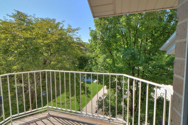 Building Photo - 1273 Riverside Ave #11