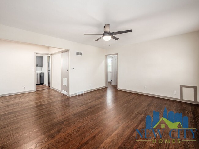 Foto del edificio - Newly Renovated Apartment Building