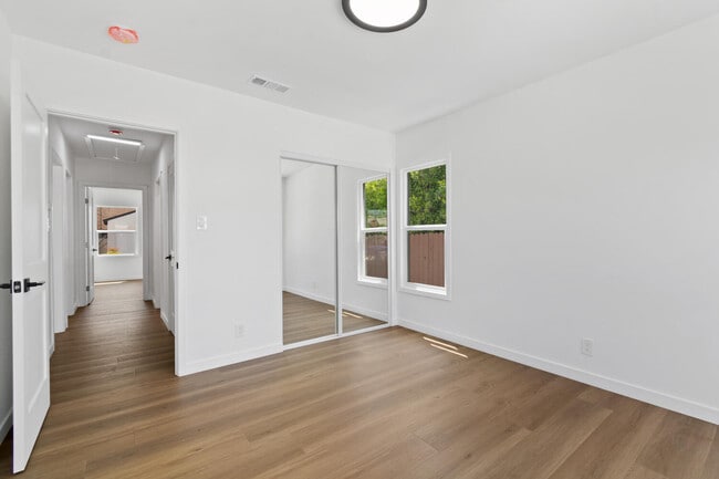 Building Photo - 5554 Radford Ave