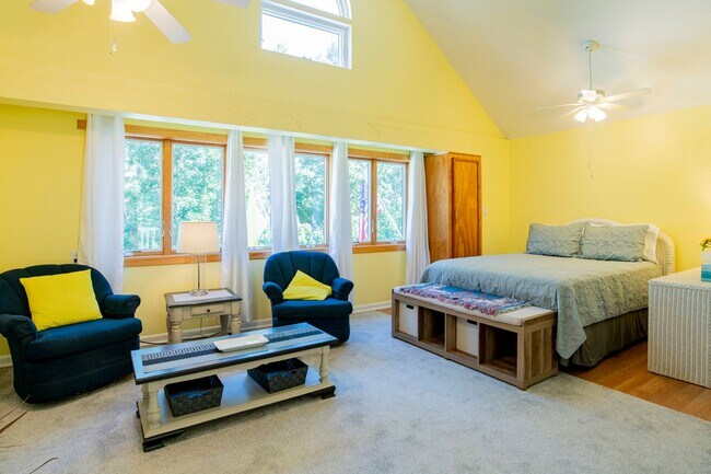 Foto del edificio - 9988 Hillview Dr